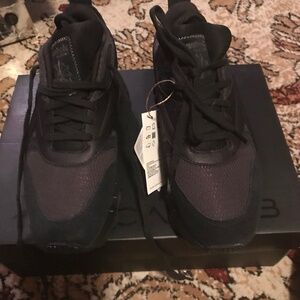 Cardi V2 Size 7.5 Black sneaker - New
